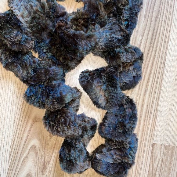Dino Gaspari of Montreal, real fur scarf with spirals, in brown & blue. - Picture 2 of 8